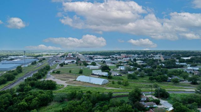 107 N Robinson ST, Taylor, TX 76574