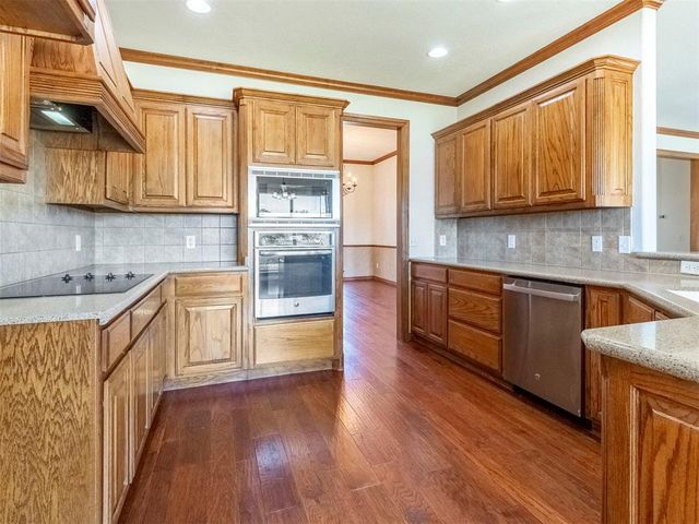 2521 Shoreline Drive, Norman, OK 73026