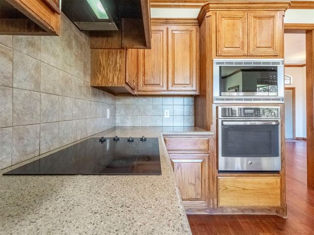2521 Shoreline Drive, Norman, OK 73026