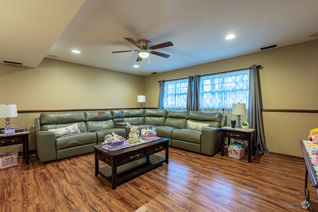 67 Kenilworth Avenue, Elk Grove Village, IL 60007