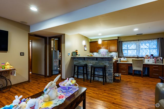 67 Kenilworth Avenue, Elk Grove Village, IL 60007