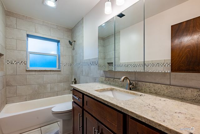 67 Kenilworth Avenue, Elk Grove Village, IL 60007