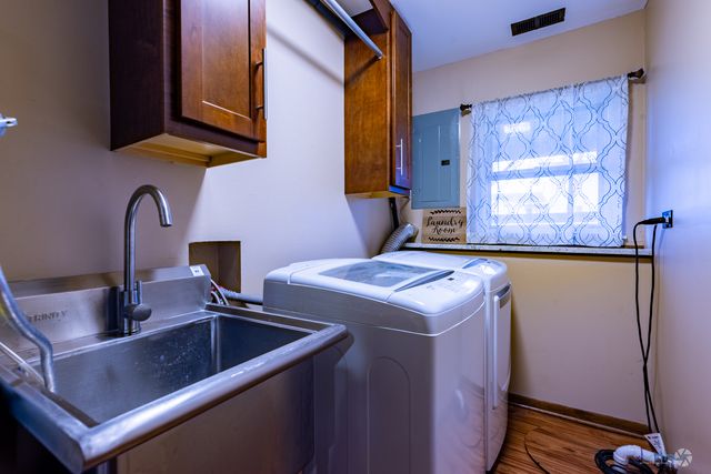 67 Kenilworth Avenue, Elk Grove Village, IL 60007