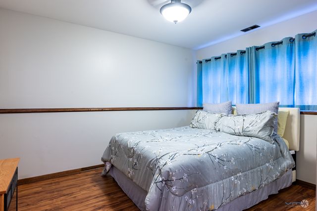 67 Kenilworth Avenue, Elk Grove Village, IL 60007