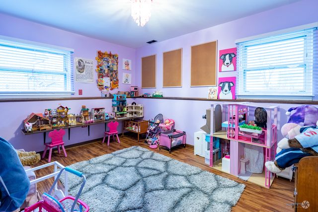 67 Kenilworth Avenue, Elk Grove Village, IL 60007