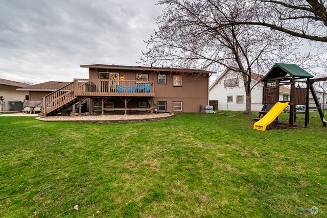 67 Kenilworth Avenue, Elk Grove Village, IL 60007