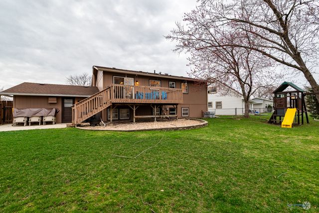 67 Kenilworth Avenue, Elk Grove Village, IL 60007