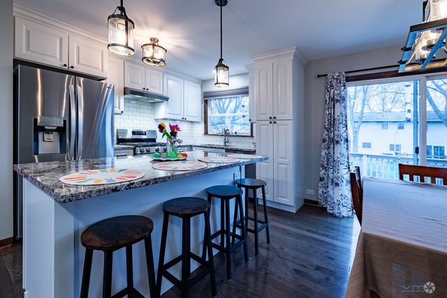 67 Kenilworth Avenue, Elk Grove Village, IL 60007