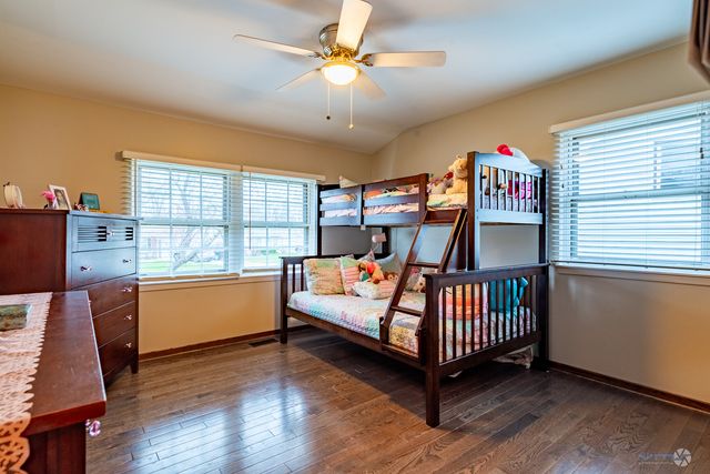 67 Kenilworth Avenue, Elk Grove Village, IL 60007