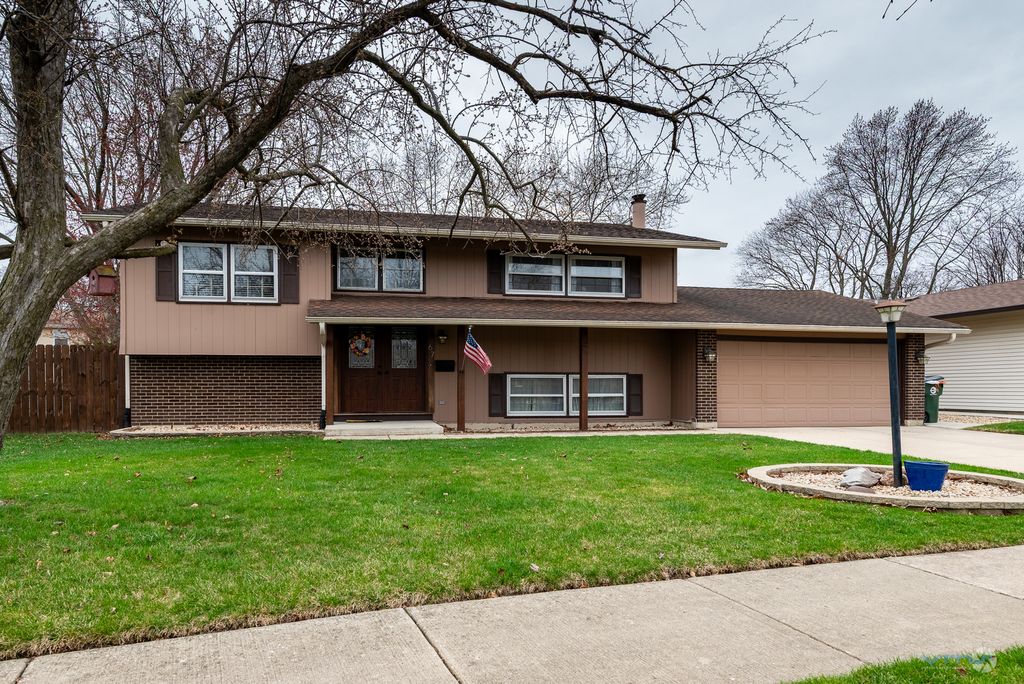 67 Kenilworth Avenue, Elk Grove Village, IL 60007