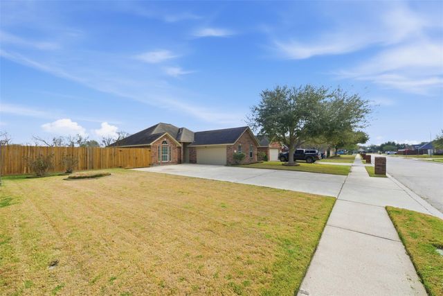 11806 Oregon Trail, Santa Fe, TX 77510