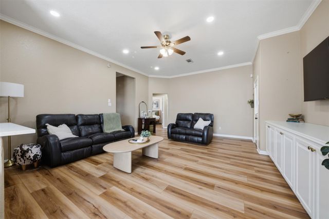 11806 Oregon Trail, Santa Fe, TX 77510