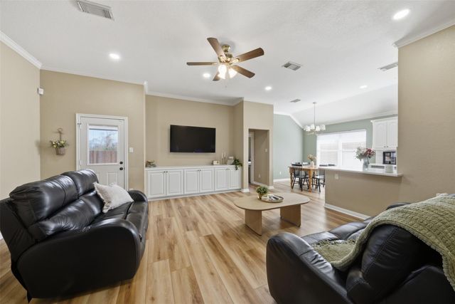 11806 Oregon Trail, Santa Fe, TX 77510