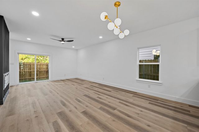 2413 Easley, Dallas, TX 75215