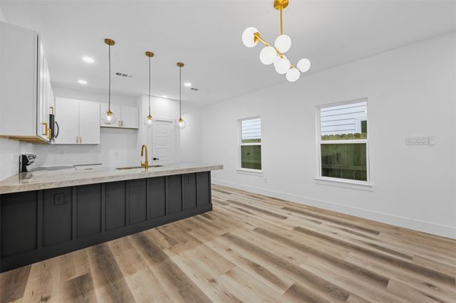 2413 Easley, Dallas, TX 75215