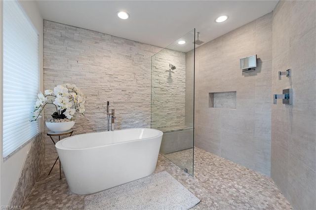 6582 Trail BLVD, Naples, FL 34108