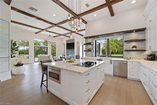 6582 Trail BLVD, Naples, FL 34108