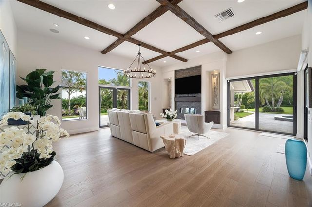 6582 Trail BLVD, Naples, FL 34108