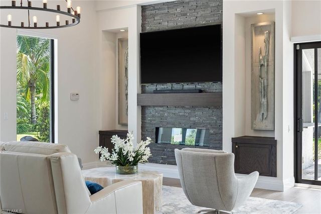 6582 Trail BLVD, Naples, FL 34108