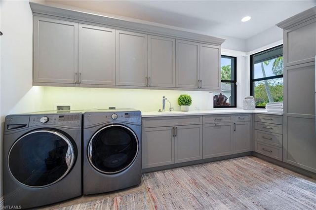 6582 Trail BLVD, Naples, FL 34108