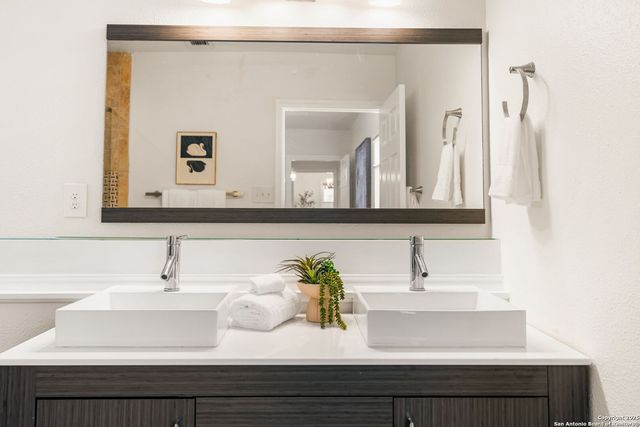 511 N Meadowlane, San Antonio, TX 78209