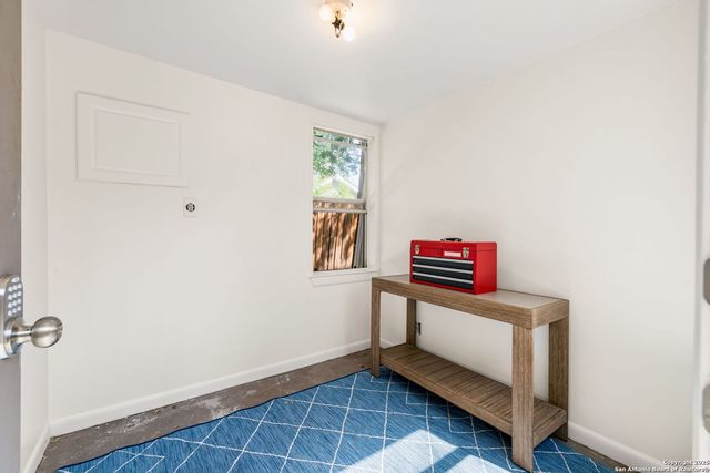 511 N Meadowlane, San Antonio, TX 78209