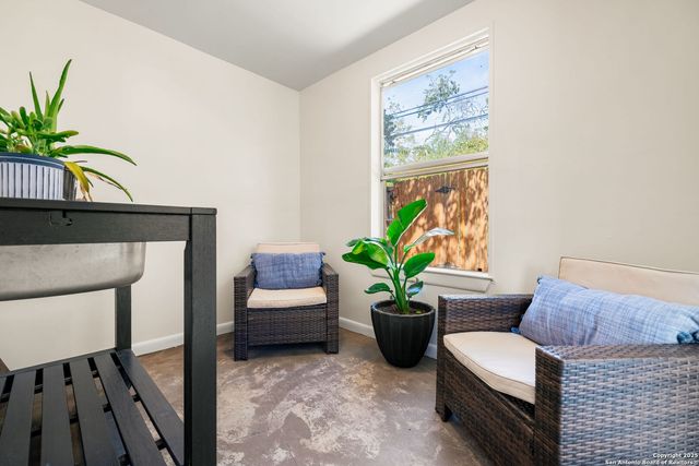 511 N Meadowlane, San Antonio, TX 78209