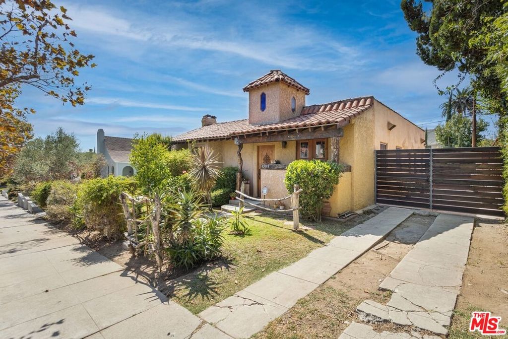 Image 1 of property listing at 1309 Carmona Ave, Los Angeles, CA 90019