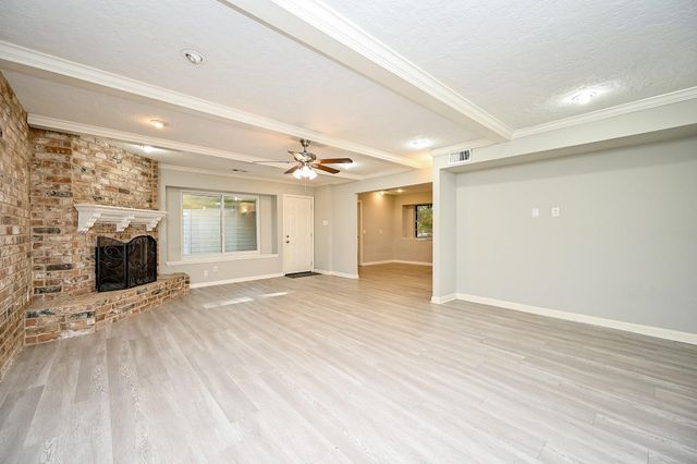 602 Mobile Court, Conroe, TX 77302