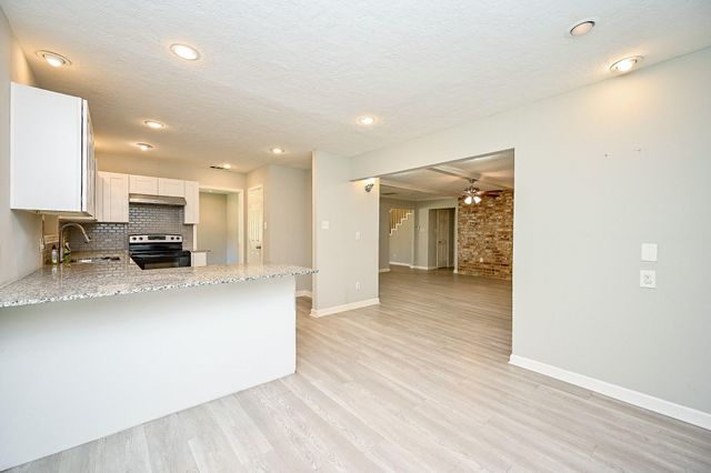 602 Mobile Court, Conroe, TX 77302