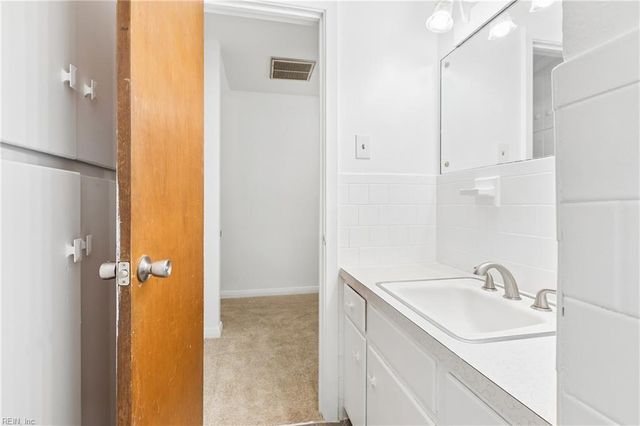 6 Luanita LN, Newport News, VA 23606