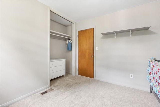 6 Luanita LN, Newport News, VA 23606