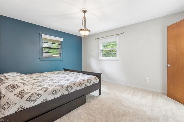 6 Luanita LN, Newport News, VA 23606