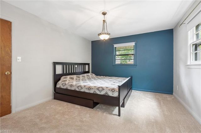 6 Luanita LN, Newport News, VA 23606