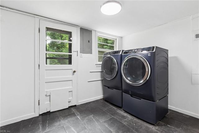 6 Luanita LN, Newport News, VA 23606