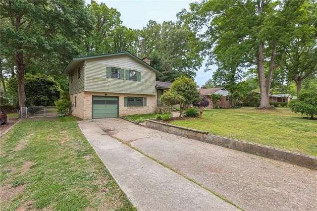 6 Luanita LN, Newport News, VA 23606