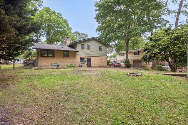 6 Luanita LN, Newport News, VA 23606