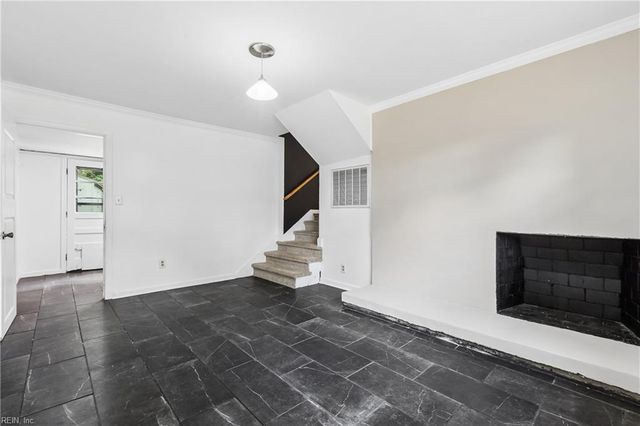 6 Luanita LN, Newport News, VA 23606