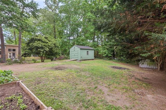 6 Luanita LN, Newport News, VA 23606