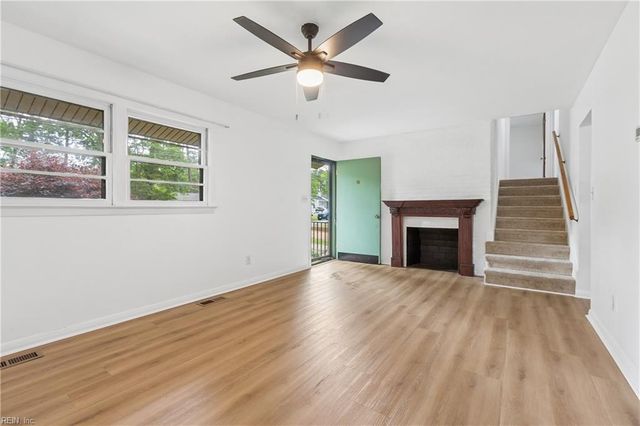 6 Luanita LN, Newport News, VA 23606