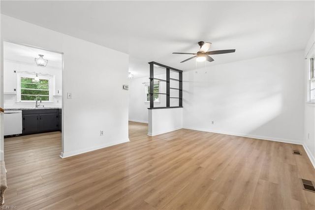 6 Luanita LN, Newport News, VA 23606