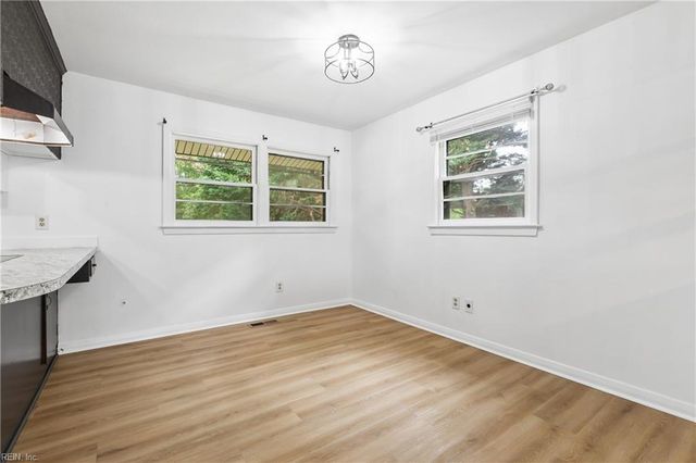 6 Luanita LN, Newport News, VA 23606