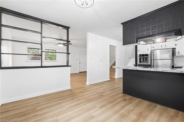 6 Luanita LN, Newport News, VA 23606