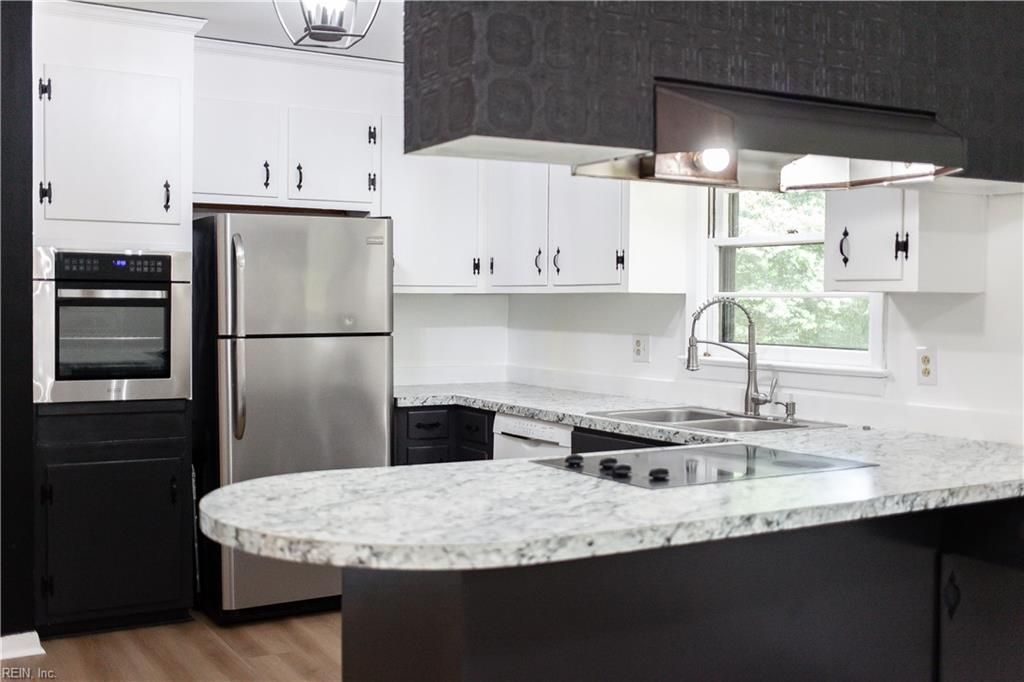 6 Luanita LN, Newport News, VA 23606