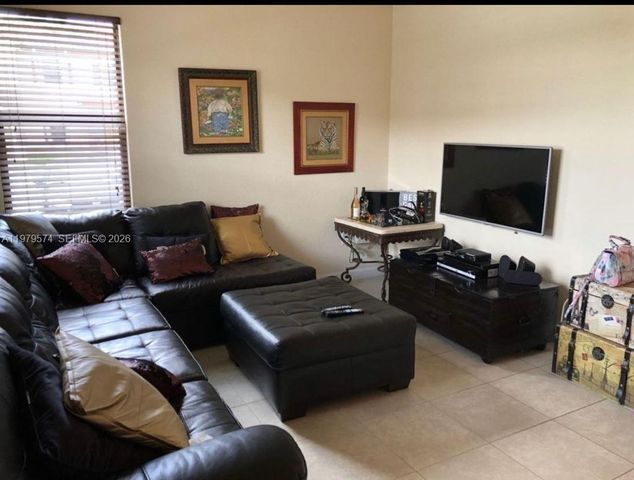 3203 SE 6th St, Homestead, FL 33033