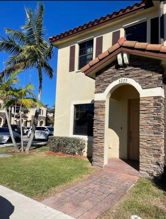 3203 SE 6th St, Homestead, FL 33033