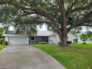 1029 NE Van Loon LN, Cape Coral, FL 33909