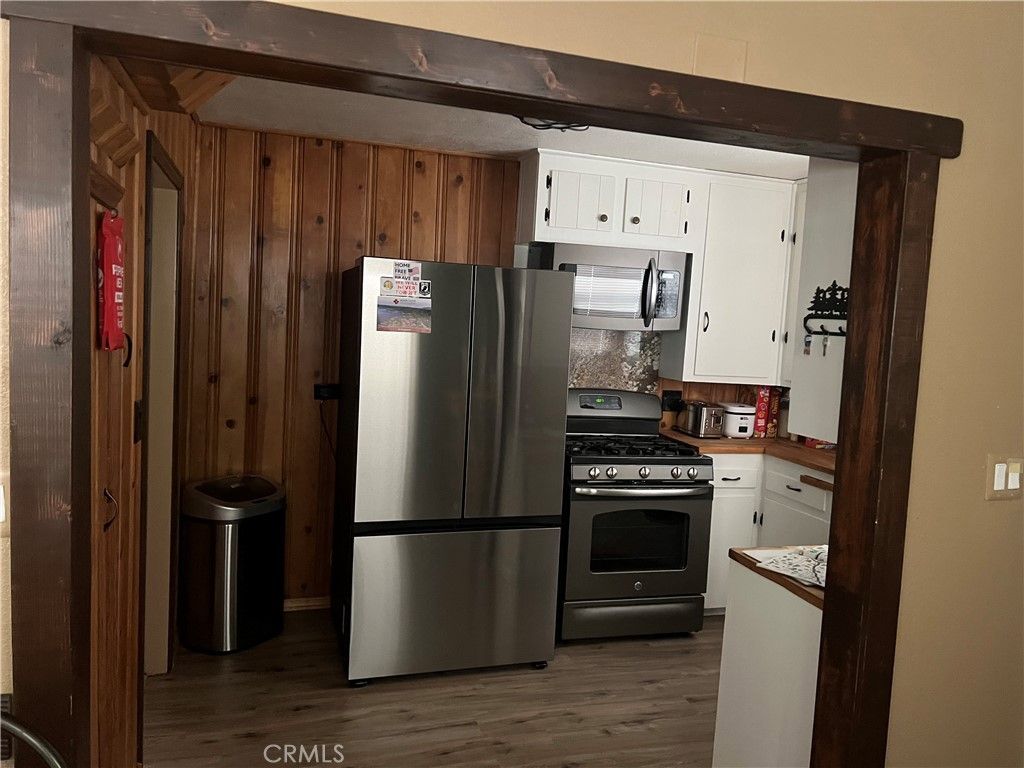 Image 13 of property listing at 31671 Silver Spruce Drive, Running Springs, CA 92382