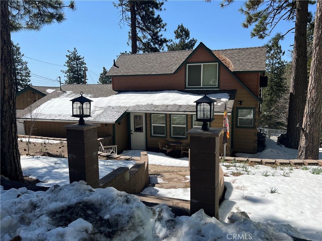 Image 5 of property listing at 31671 Silver Spruce Drive, Running Springs, CA 92382