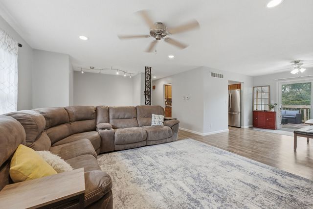 8910 33rd Street, Rock Island, IL 61201